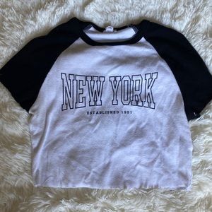 Black and white graphic new york  cropped tee.